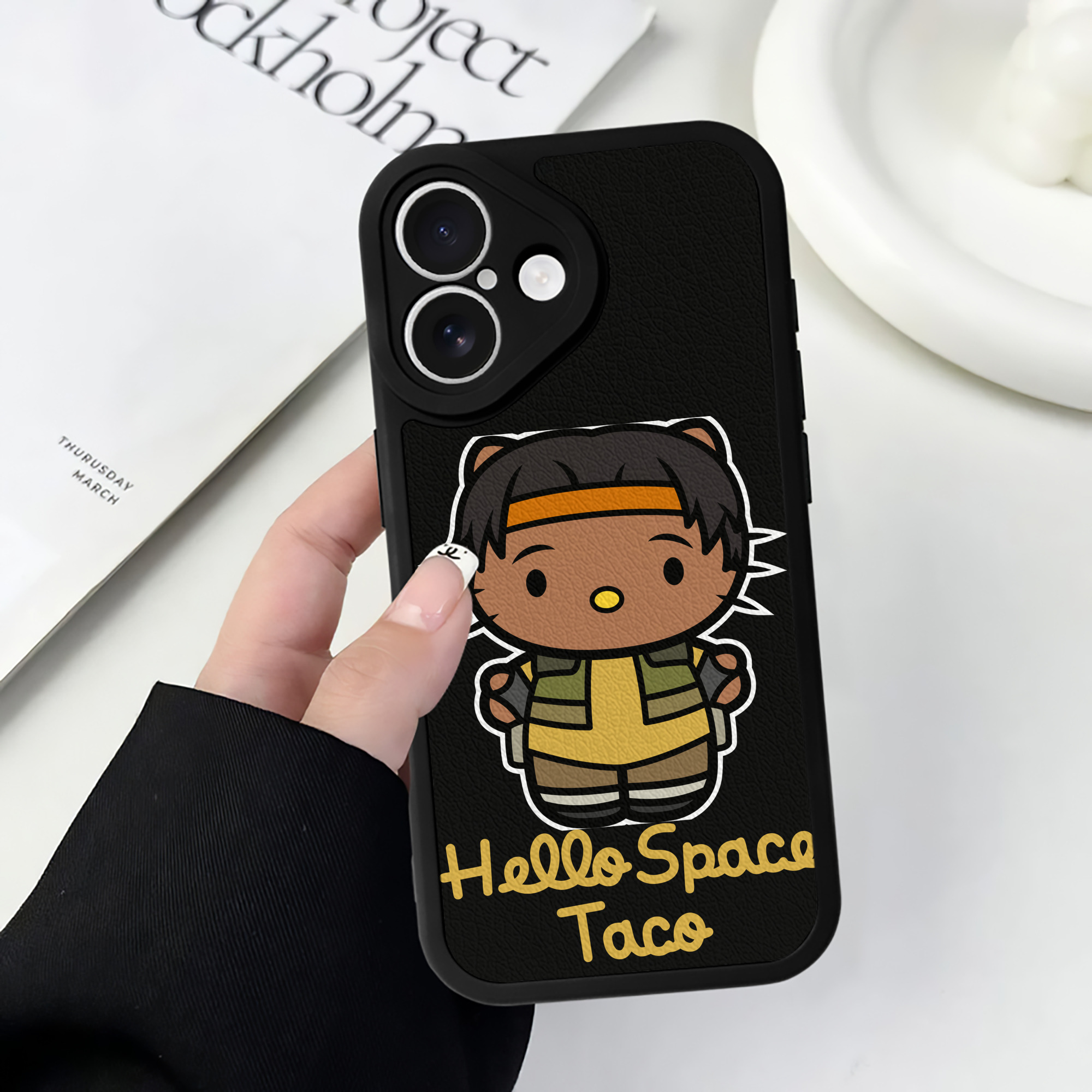 （画像用） Hello Kitty ハローキティ 【iPhone 16シリーズ対応】シリコンスマホケース（レザー調） 材質：シリコン